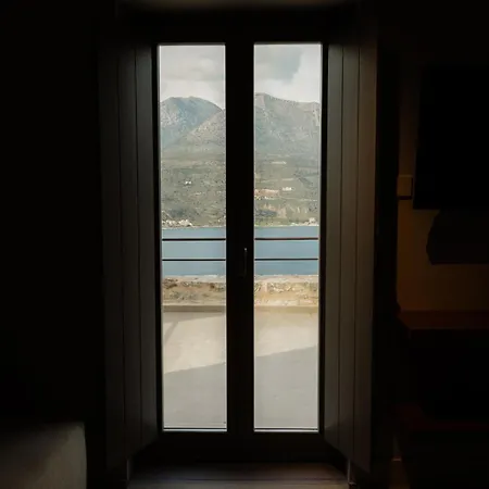 Nest Apartment Limeni