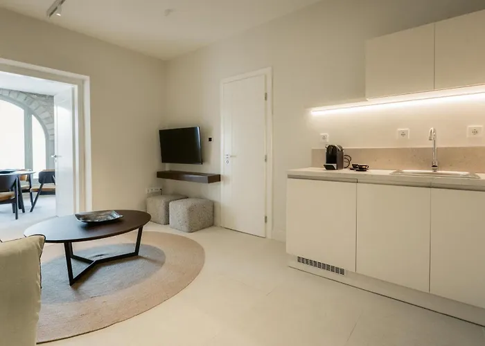 Nest Apartment *