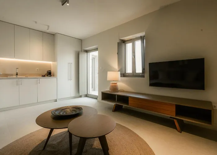 Nest Apartment Limeni